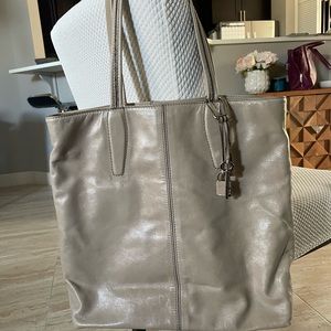 Beautiful Tumi tote/purse. Beige smooth leather.